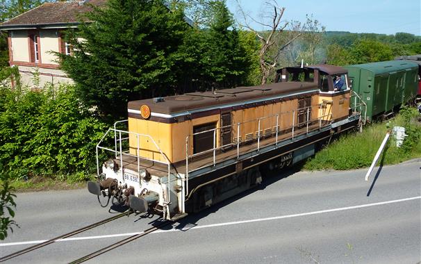 Chemin de Fer de la Vallée de l'Eure près du Camping Château de Bouafles, camping 4 étoiles, location emplacement camping caravaning, mobil home, vente mobil home neufs et occasion proche de Rouen, camping bord de Seine dans l'Eure en Haute Normandie - Chateau de Bouafles