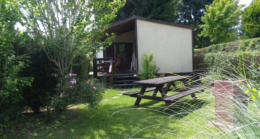 Location de mobil home et tente au Camping Château de Bouafles, camping 4 étoiles, location emplacement camping caravaning, mobil home, vente mobil home neufs et occasion proche de Rouen, camping bord de Seine dans l'Eure en Haute Normandie