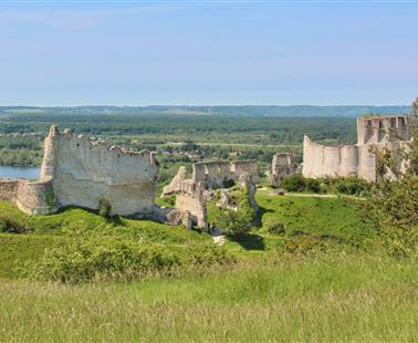 Château - Aux alentours du Camping Château de Bouafles près de Giverny dans l'Eure, en Normandie  - Chateau de Bouafles
