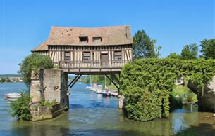 Paysage - Aux alentours du Camping Château de Bouafles près de Giverny dans l'Eure, en Normandie  - Chateau de Bouafles