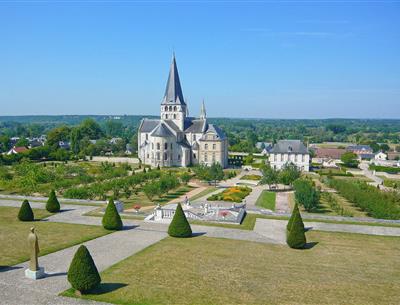 St Georges de Boscherville proche du Camping Château de Bouafles, camping 4 étoiles, location emplacement camping caravaning, mobil home, vente mobil home neufs et occasion proche de Rouen, camping bord de Seine dans l'Eure en Haute Normandie