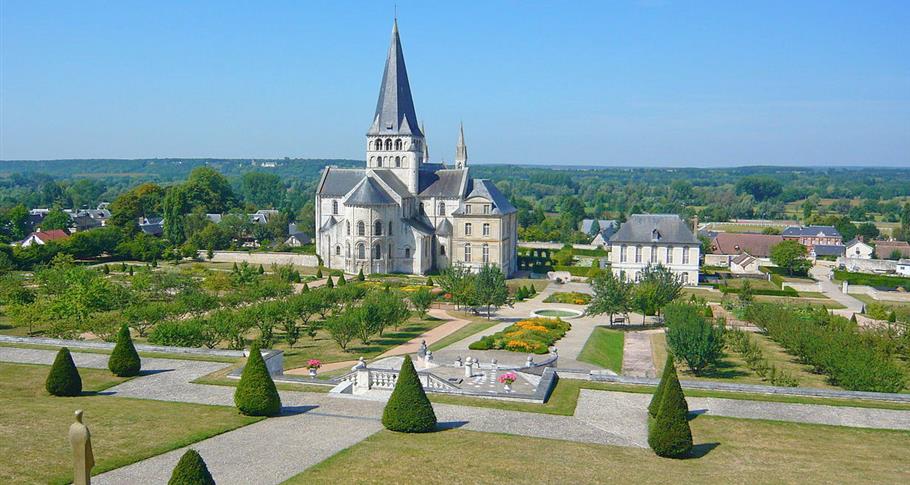 St Georges de Boscherville proche du Camping Château de Bouafles, camping 4 étoiles, location emplacement camping caravaning, mobil home, vente mobil home neufs et occasion proche de Rouen, camping bord de Seine dans l'Eure en Haute Normandie