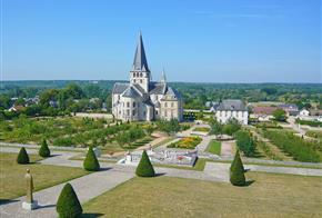 St Georges de Boscherville proche du Camping Château de Bouafles, camping 4 étoiles, location emplacement camping caravaning, mobil home, vente mobil home neufs et occasion proche de Rouen, camping bord de Seine dans l'Eure en Haute Normandie - Chateau de Bouafles