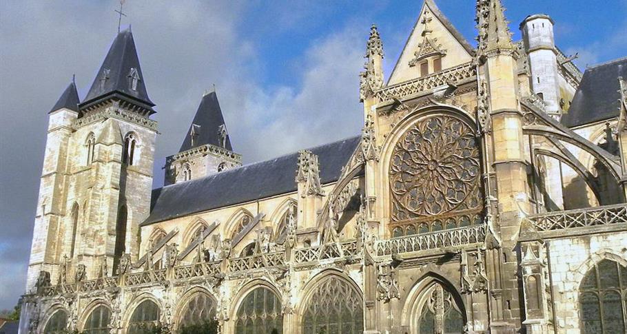 Notre Dame Les Andelys proche du Camping Château de Bouafles, camping 4 étoiles, location emplacement camping caravaning, mobil home, vente mobil home neufs et occasion proche de Rouen, camping bord de Seine dans l'Eure en Haute Normandie