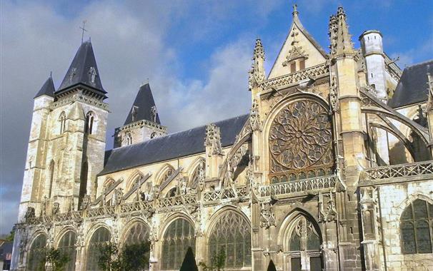 Notre Dame Les Andelys proche du Camping Château de Bouafles, camping 4 étoiles, location emplacement camping caravaning, mobil home, vente mobil home neufs et occasion proche de Rouen, camping bord de Seine dans l'Eure en Haute Normandie - Chateau de Bouafles