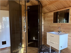 Emplacement avec sanitaire privatif  - Chateau de Bouafles